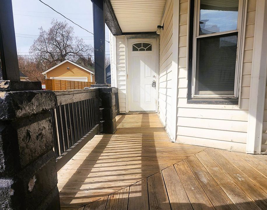 1st image of 1954 W 47th St