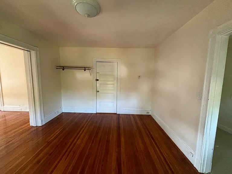 18 Maple St — Photo 3