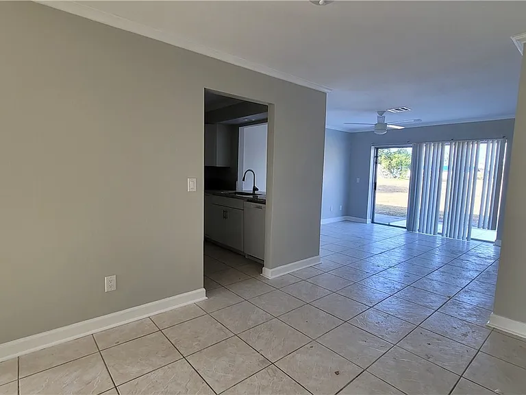 4402 Santa Barbara Blvd — Photo 16