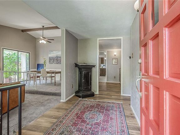 4th image of 225 Park Meadow Way