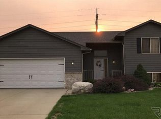 5400 S Galway Ave, Sioux Falls, SD 57106