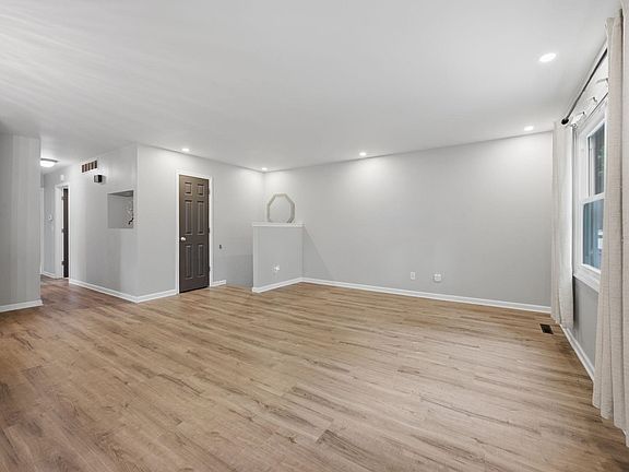 3rd image of 1614 N Main St