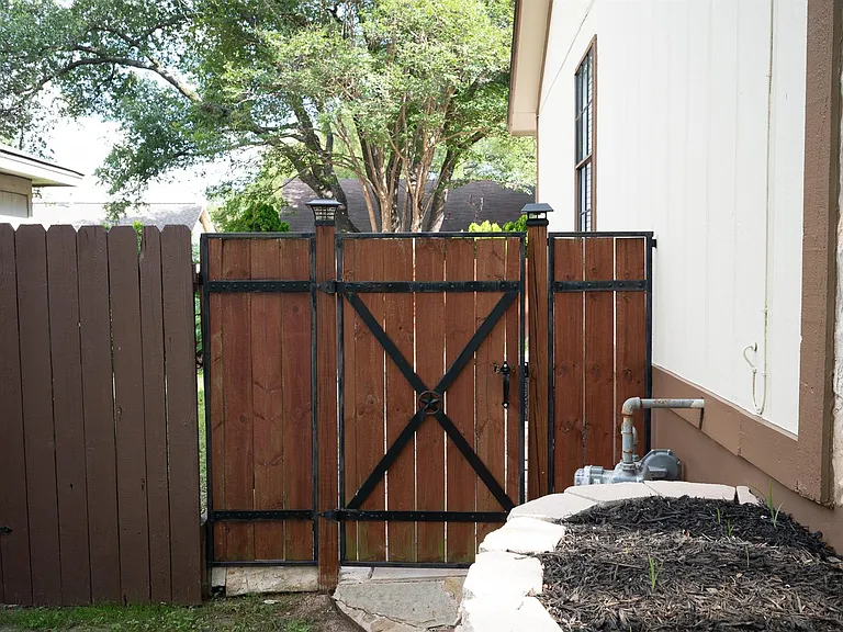 1601 Primrose Trl — Photo 16