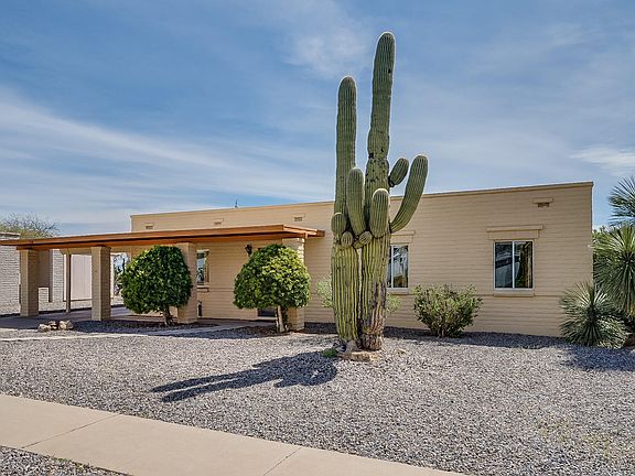 3rd image of 1561 S San Luis
