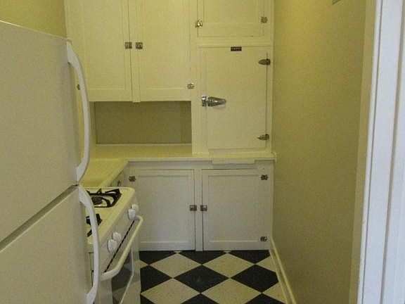 4th image of 1220 N Marion St APT 6