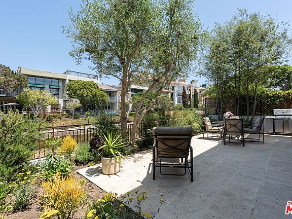 3rd image of 3609 Esplanade