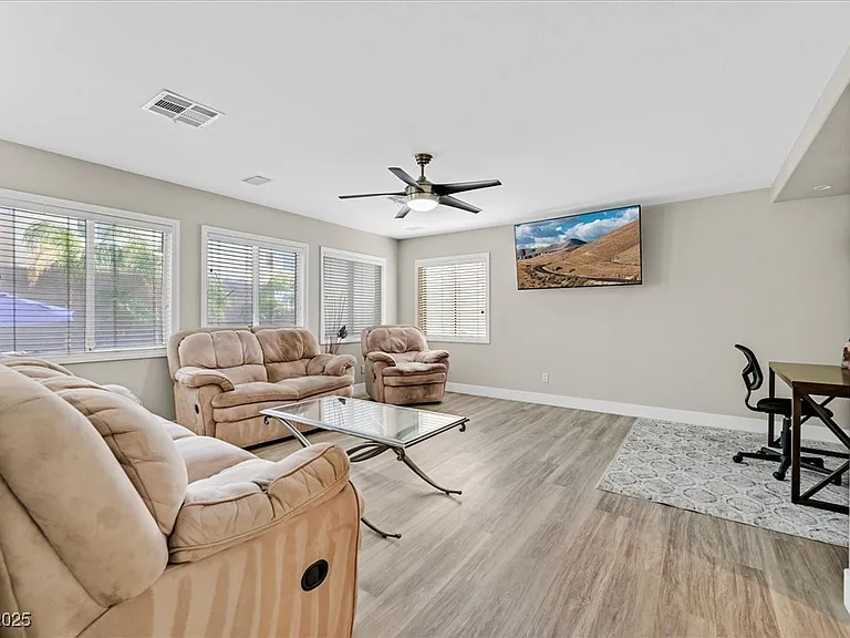 2735 Peekskill Ave — Photo 5