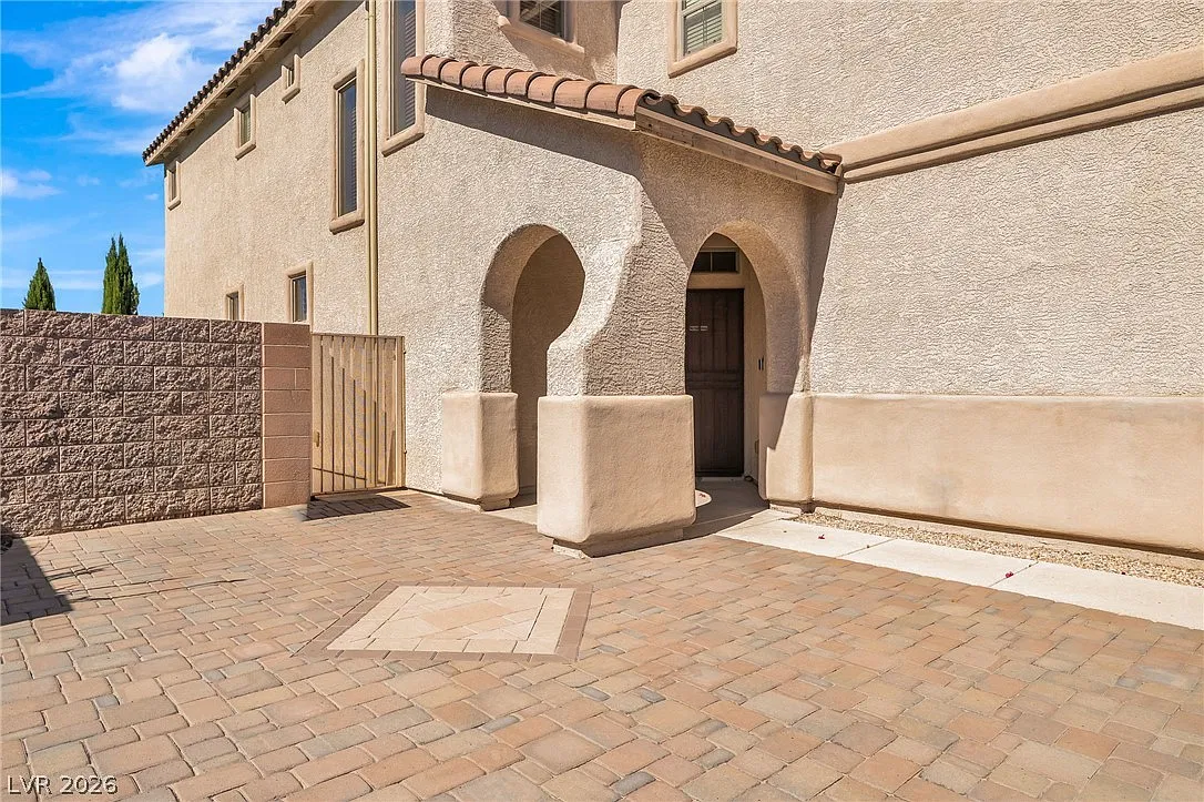 4 bed, 2.5 bath, 2533 sqft, $3,300 — Photo 4