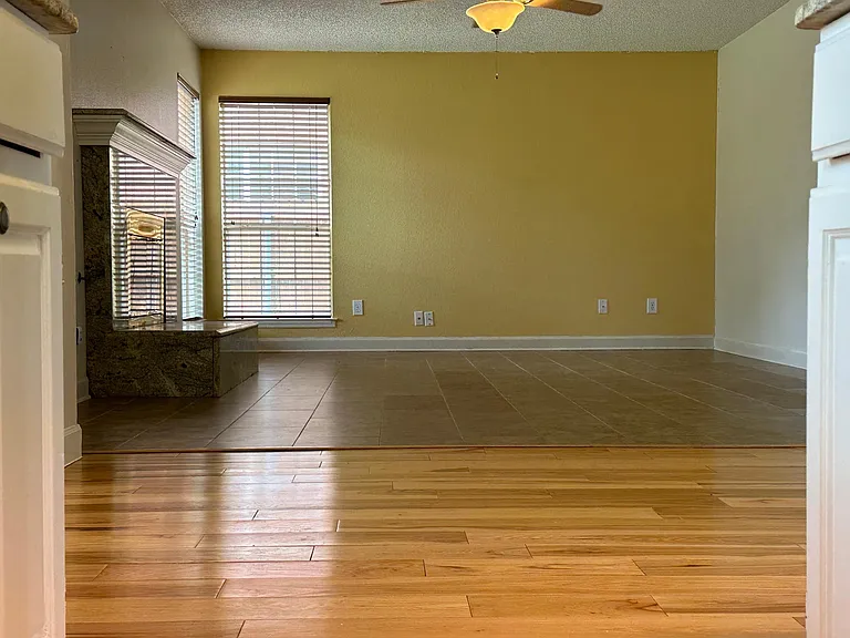 4024 Oxlea Dr — Photo 2