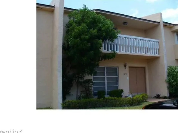 17120 SW 94th Ave APT 404, Palmetto Bay, FL 33157