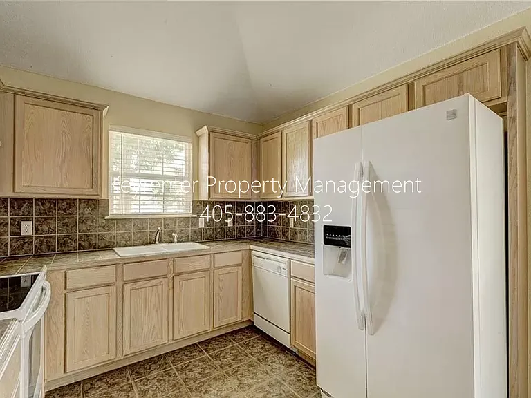 12328 SW 5th St — Photo 17