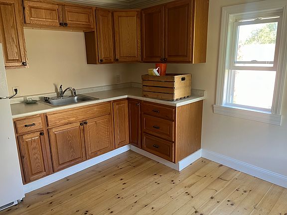 2nd image of 13 Maple St