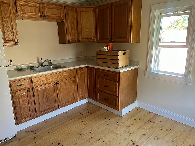 13 Maple St — Photo 2