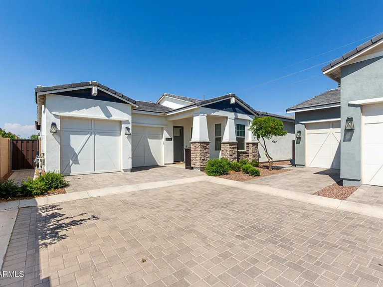 11491 N Luckenbach St — Photo 3