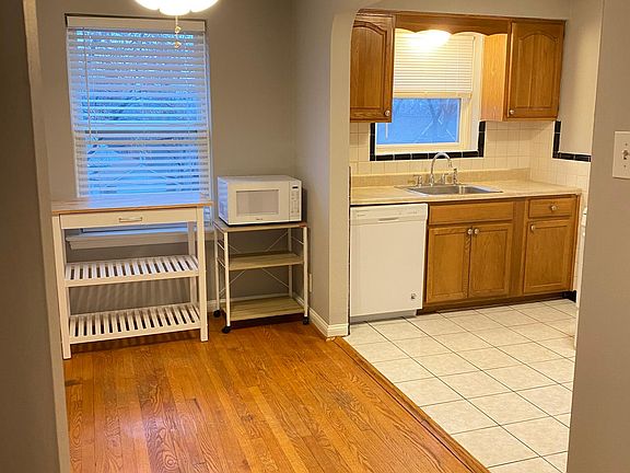 5th image of 7463 Delmar Blvd APT 1W