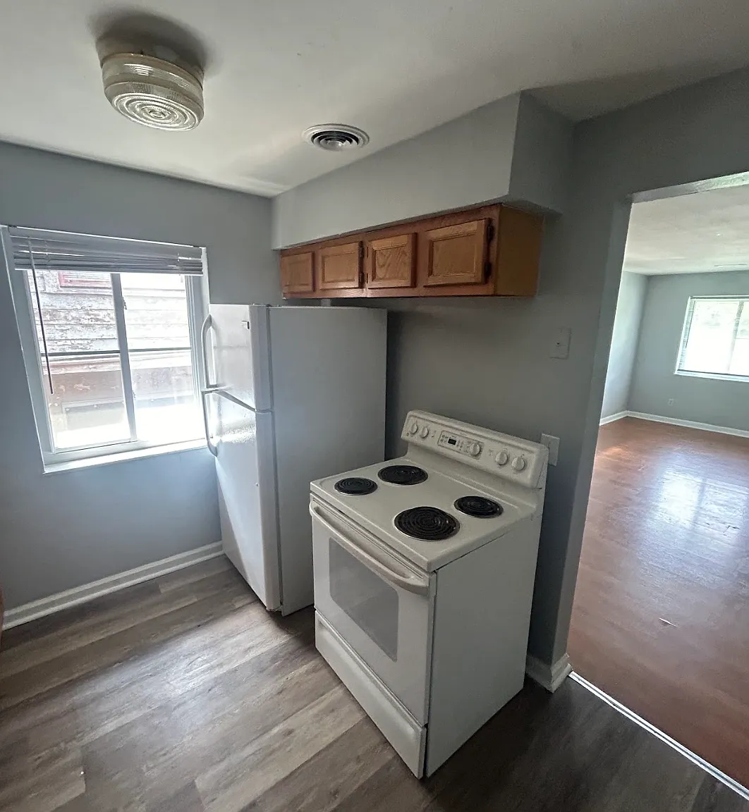 708 Oxford Ave — Photo 4