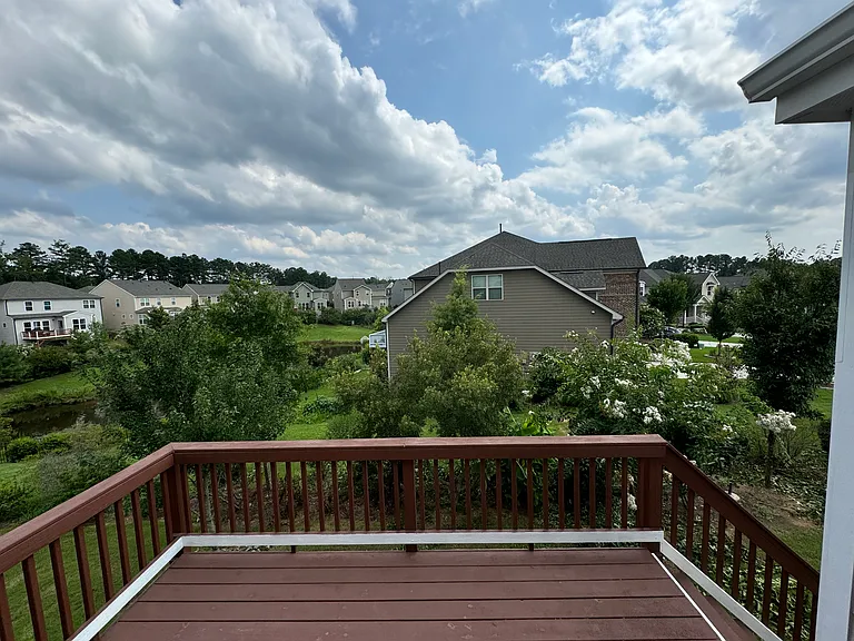 925 Lemster Ln — Photo 46