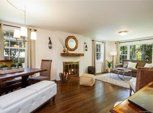 18 Crescent Dr, Easton, CT 06612
