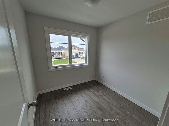 4th image of 8 Beverly St
