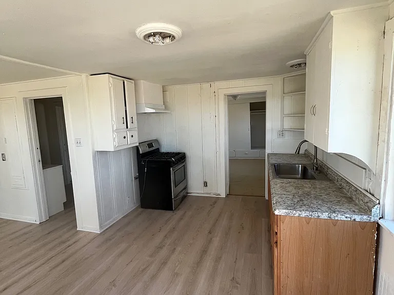 15293 S Colorado Ave — Photo 4