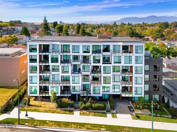 5399 Joyce St #406, Vancouver, BC V5R 4G3