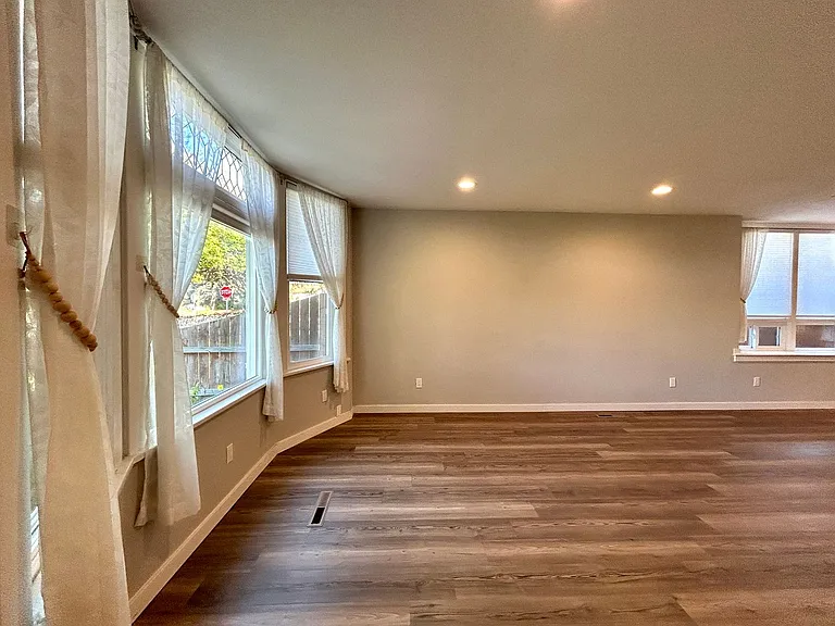 302 S Anderson St — Photo 4