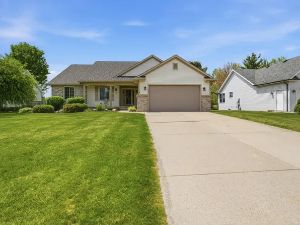 337 Courtneys Pl, Lapeer, MI 48446
