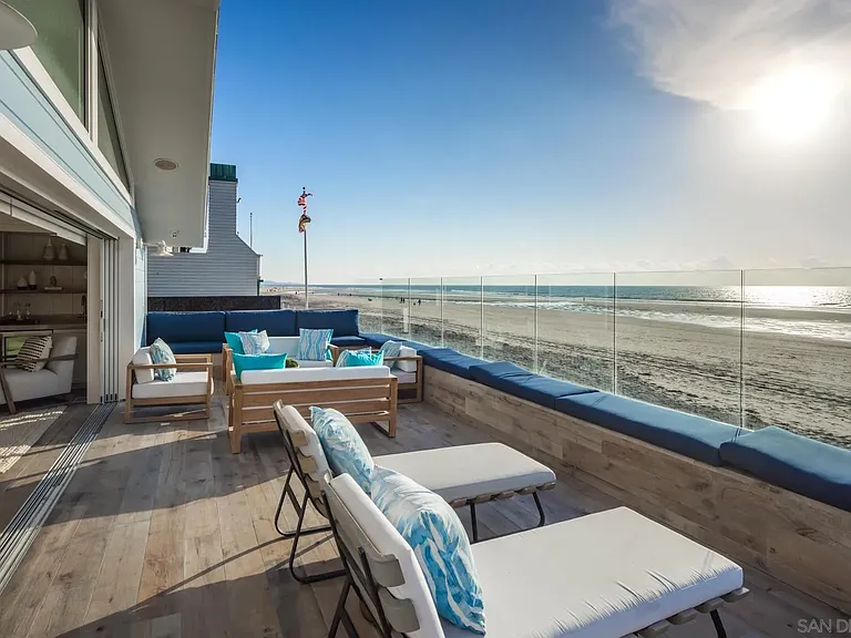 2050 Ocean Front — Photo 7