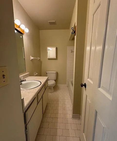 Full bath upstairs