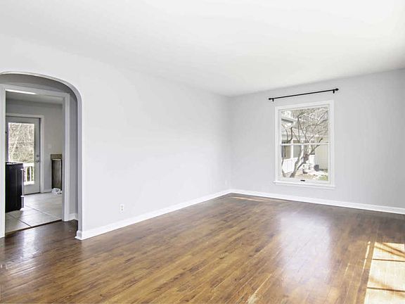 3rd image of 519 Blackhawk Dr