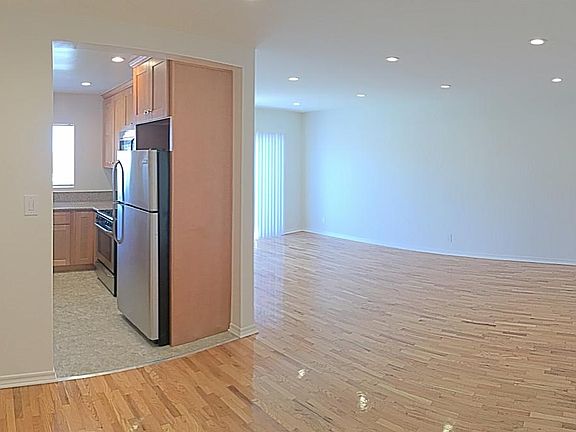 4th image of 1425 N Harper Ave APT 9
