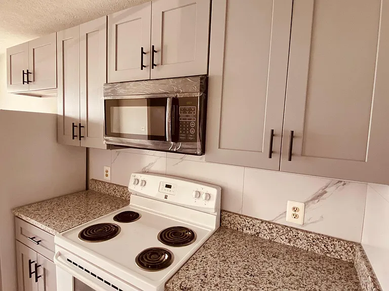 103 Britain Ct — Photo 17