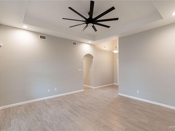 4th image of 1014 Loyola Dr