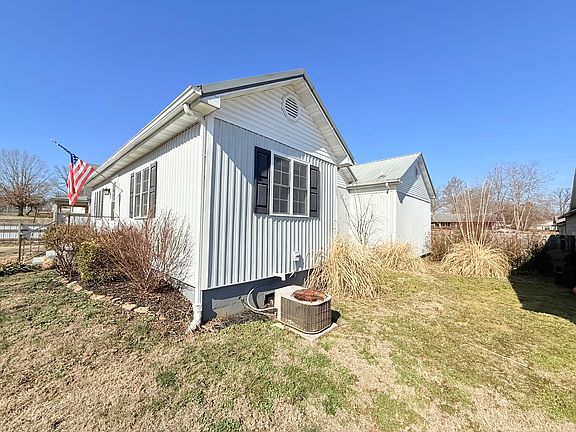 2nd image of 233 W McClernand Ave
