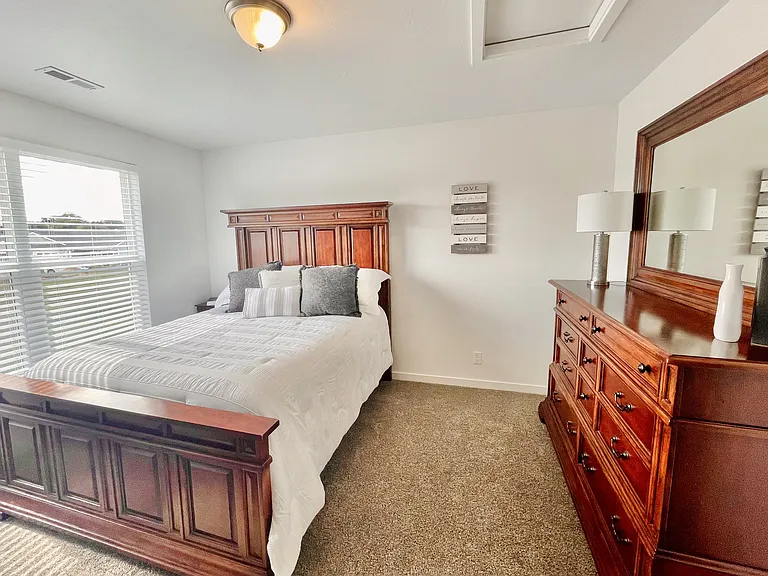 Elmwood Lake Apartments — Photo 14