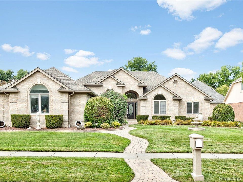 1st image of 56909 Pinecone Blvd
