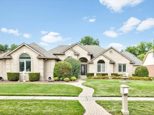 56909 Pinecone Blvd, Shelby Township, MI 48316