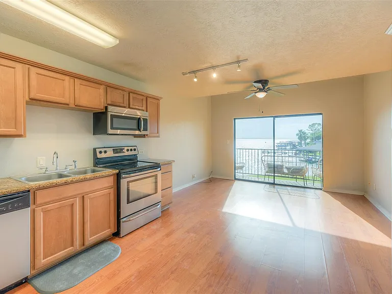 445 Carolcrest Ln #422 — Photo 2