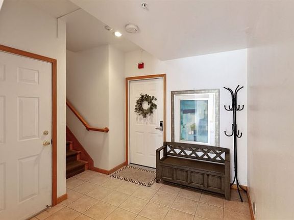 2nd image of 820 Pavonia Ave #1