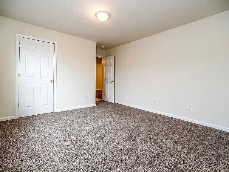Cardinal Creek Apartments — Photo 9