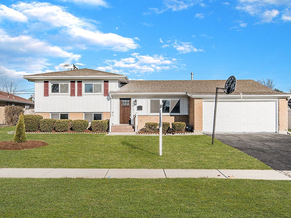 1st image of 240 King Ln