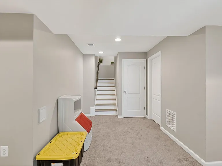 980 Basswood Dr — Photo 49