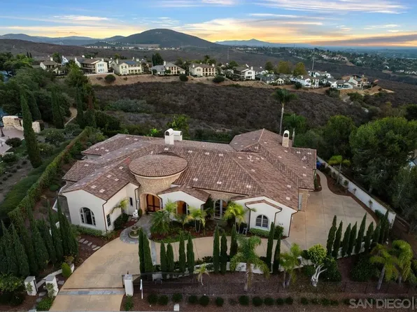 7020 El Fuerte St, Carlsbad, CA 92009