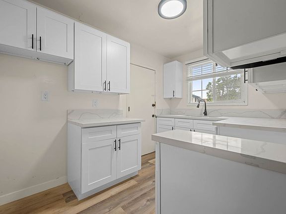 3rd image of 3920 Santa Rosalia Dr APT B