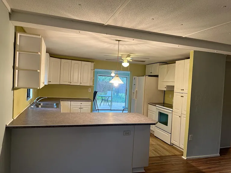Large kitchen with bar....