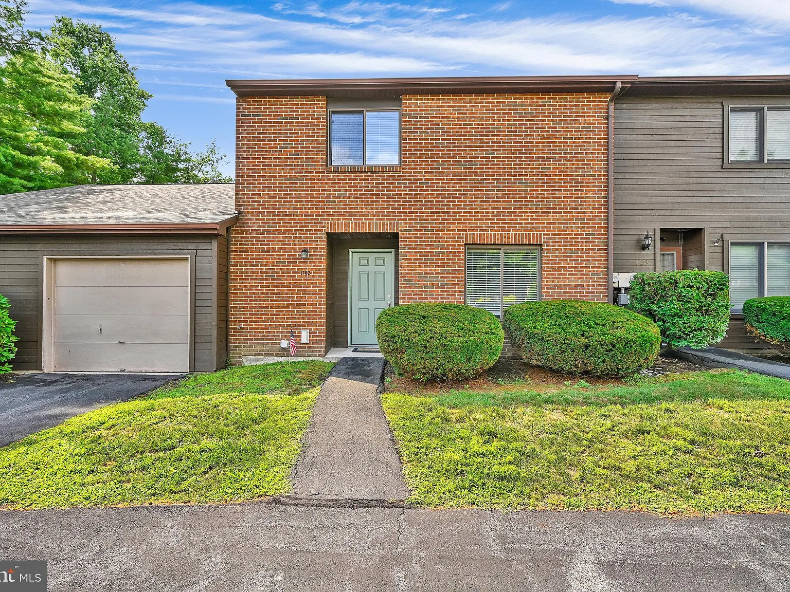 3 bed, 2.5 bath, $2,000 — Photo 1