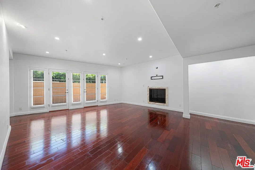 2 bed, 2.5 bath, 1690 sqft, $4,950 — Photo 3