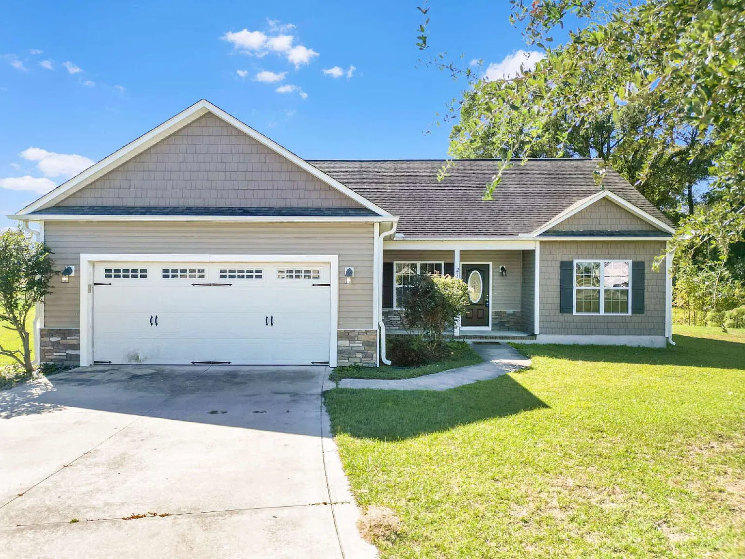 4 bed, 2.0 bath, 1579 sqft, $1,900 — Photo 2
