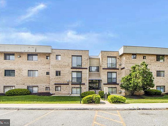 4th image of 3924 Rolling Rd #B-11