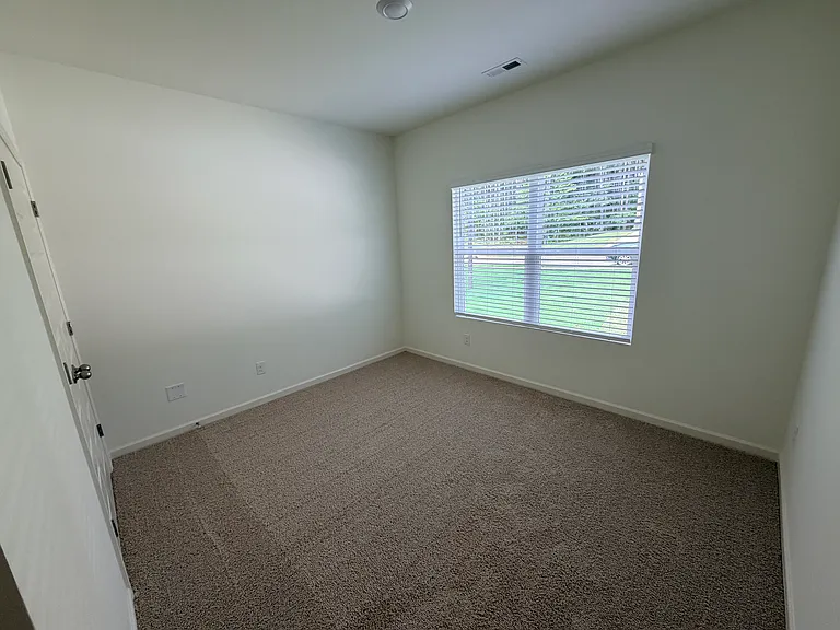 732 Empire Ave — Photo 9